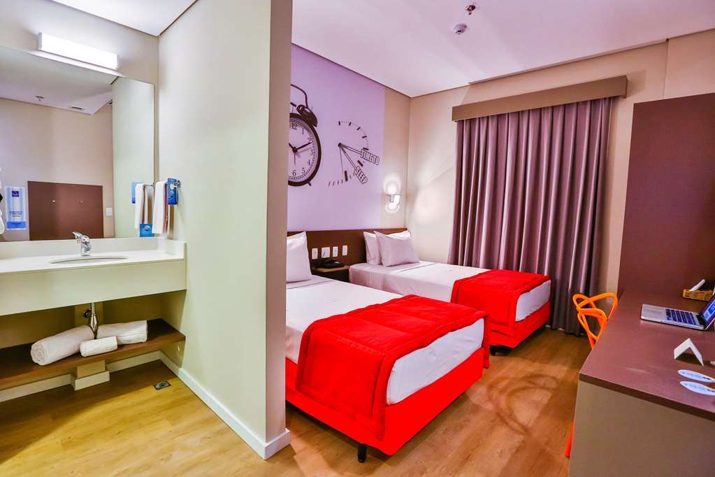Summit Suítes Hotel Pindamonhangaba Habitación foto